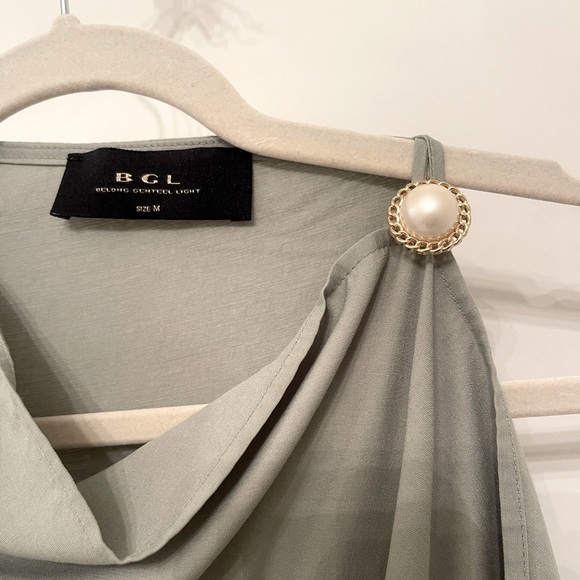 Elegant BGL dress with a pearl. Color Sage. Size M - Picture 2 of 5